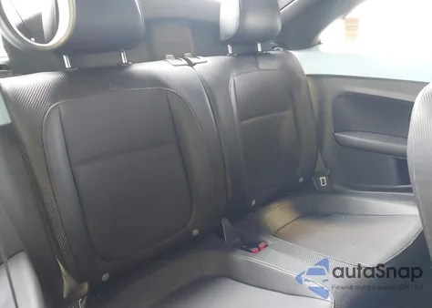 2014 Volkswagen Beetle 2.5L z USA, uszkodzony, nr VIN 3VWJX7AT5EM621477